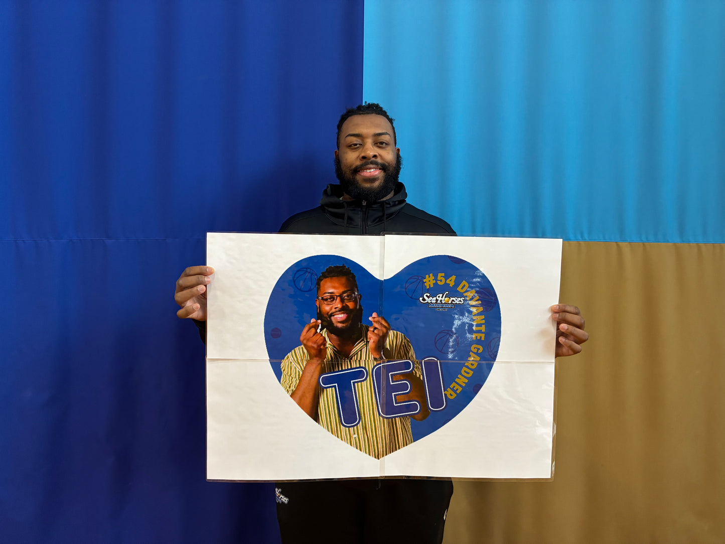 【EC受注限定】【2/11(水)～2/20(金)23:59 期間限定受注】【3月下旬以降出荷予定】2025-26 バレンタインハート形タオル